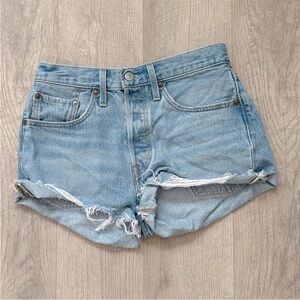 Levi’s 501 Light Wash Distressed Denim Shorts Sz 26